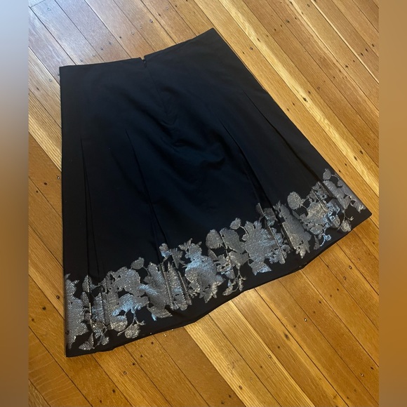 Gorgeous Tahari Skirt - Picture 2 of 6